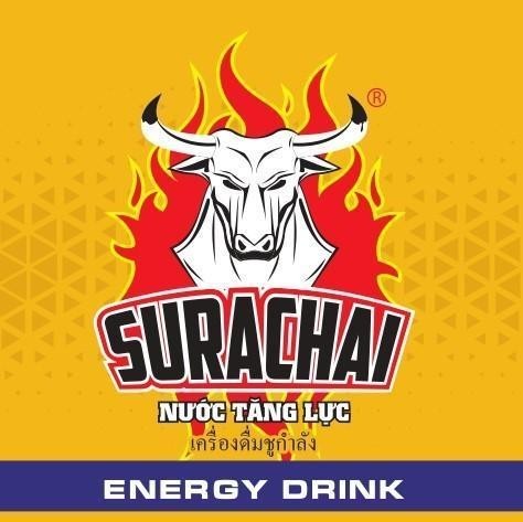 Nhãn hiệu SURACHAI NƯỚC TĂNG LỰC ENERGY DRINK [Kheruxng dum chu kalang-nước uống tăng lực]  của Công ty cổ phần tập đoàn VIHAMARK, số đơn 4-2022-50371